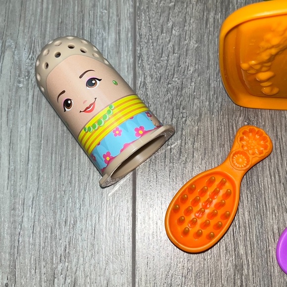 Play-Doh Hair Cutting Salon Set - Picture 9 of 15